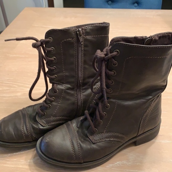 Women’s Size 8 Boots by Target - some wear - Picture 3 of 8